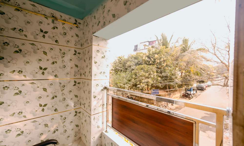 deluxe-queen-room-with-balcony-book-hotels-in-bhubaneswar